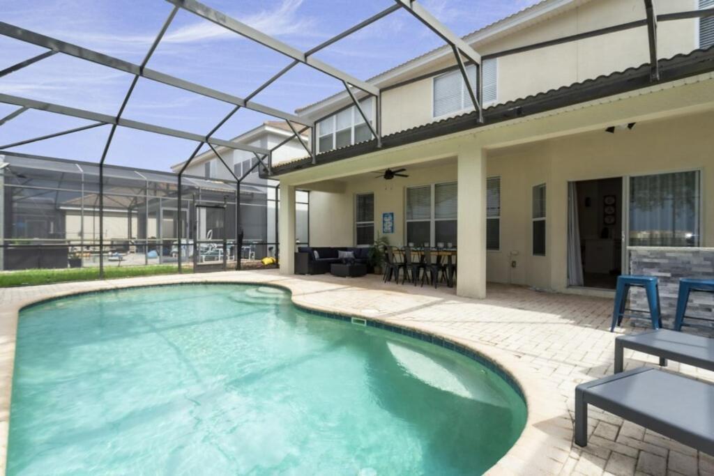 Hébergement de vacances 6 Bedrooms Pool And Game - 2 Miles To 7817 Orlando