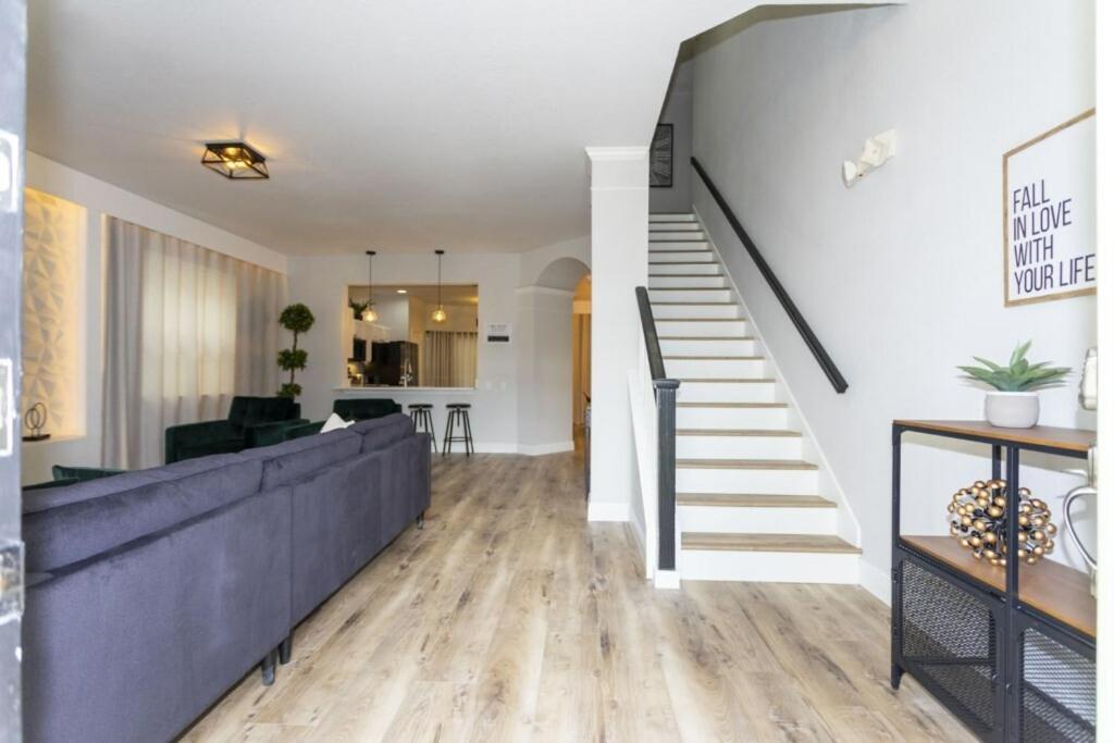 Hébergement de vacances 6 Bedrooms Pool And Game - 2 Miles To 7817