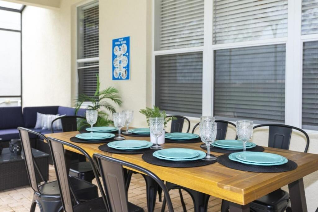 Hébergement de vacances 6 Bedrooms Pool And Game - 2 Miles To 7817 Orlando