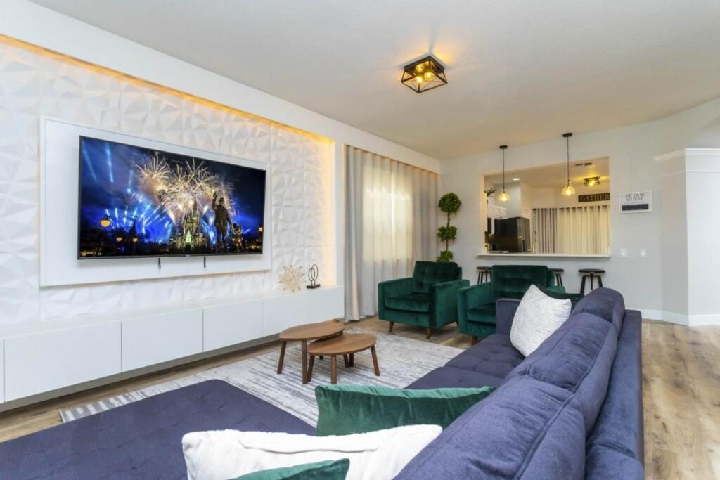 Hébergement de vacances 6 Bedrooms Pool And Game - 2 Miles To 7817 Orlando